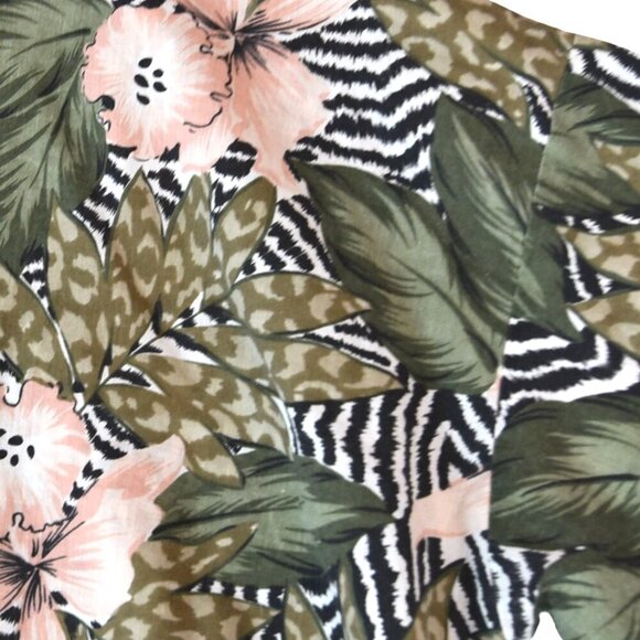 C, Mon Vintage Hawaiian Shirt Size Small USA Made Floral Jungle Camp Collar - Picture 6 of 7